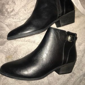 Dr. Scholl's black leather ankle boots